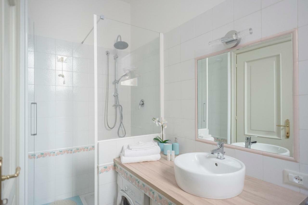 New Loft In The Heart Of Bologna 2 Apartment Luaran gambar